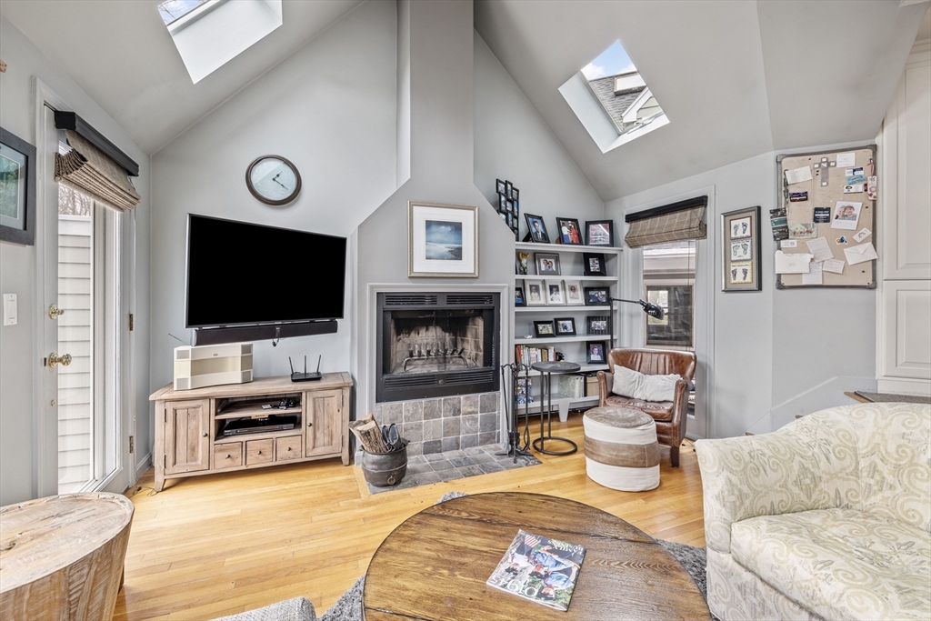 10 Hillside Ave # 10