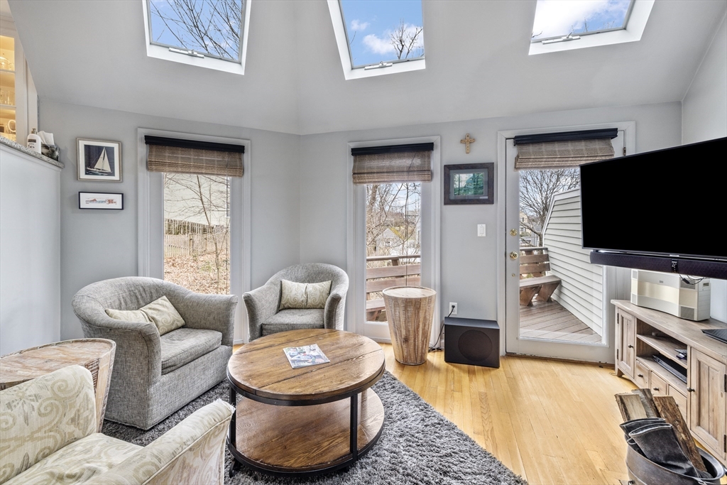 10 Hillside Ave # 10