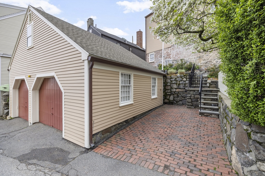 6 Lee Street