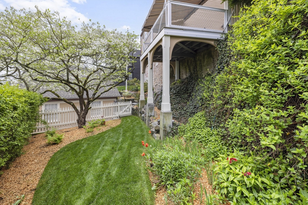 6 Lee Street