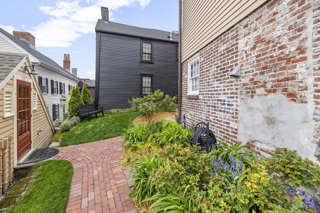 6 Lee Street