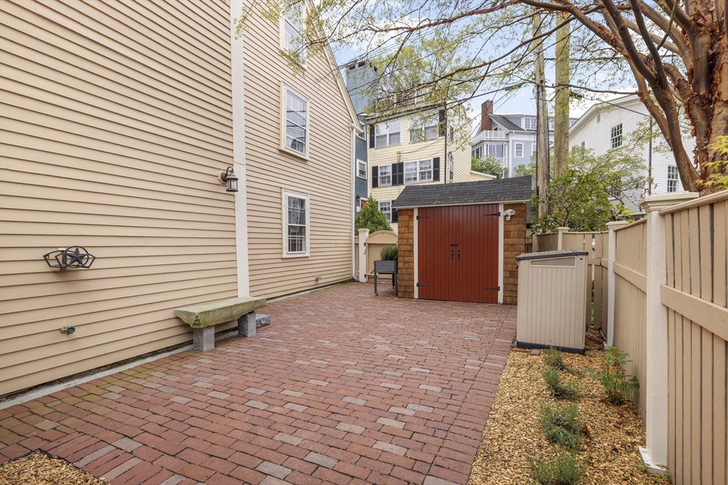 6 Lee Street