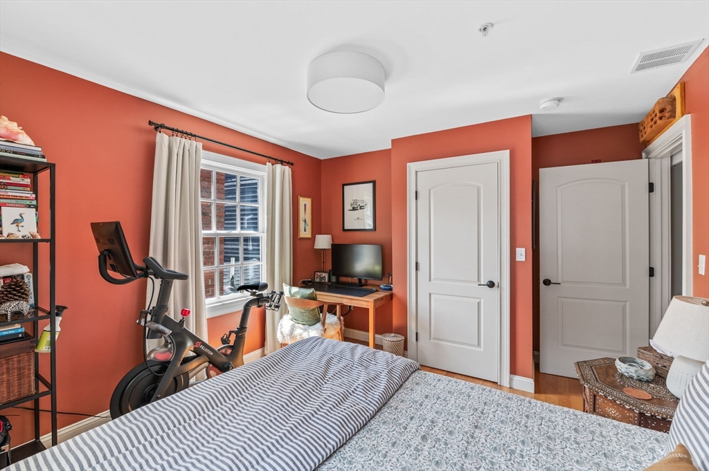 2 Hawthorne Boulevard # 4