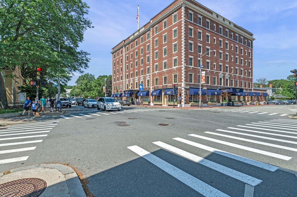 2 Hawthorne Boulevard # 4
