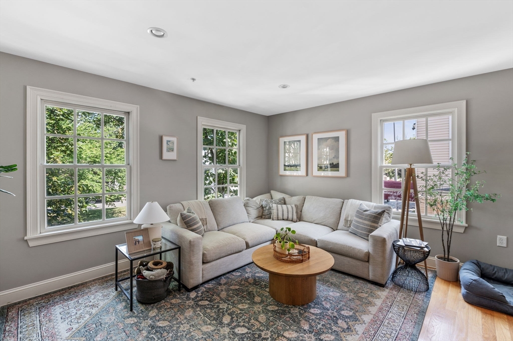 2 Hawthorne Boulevard # 4
