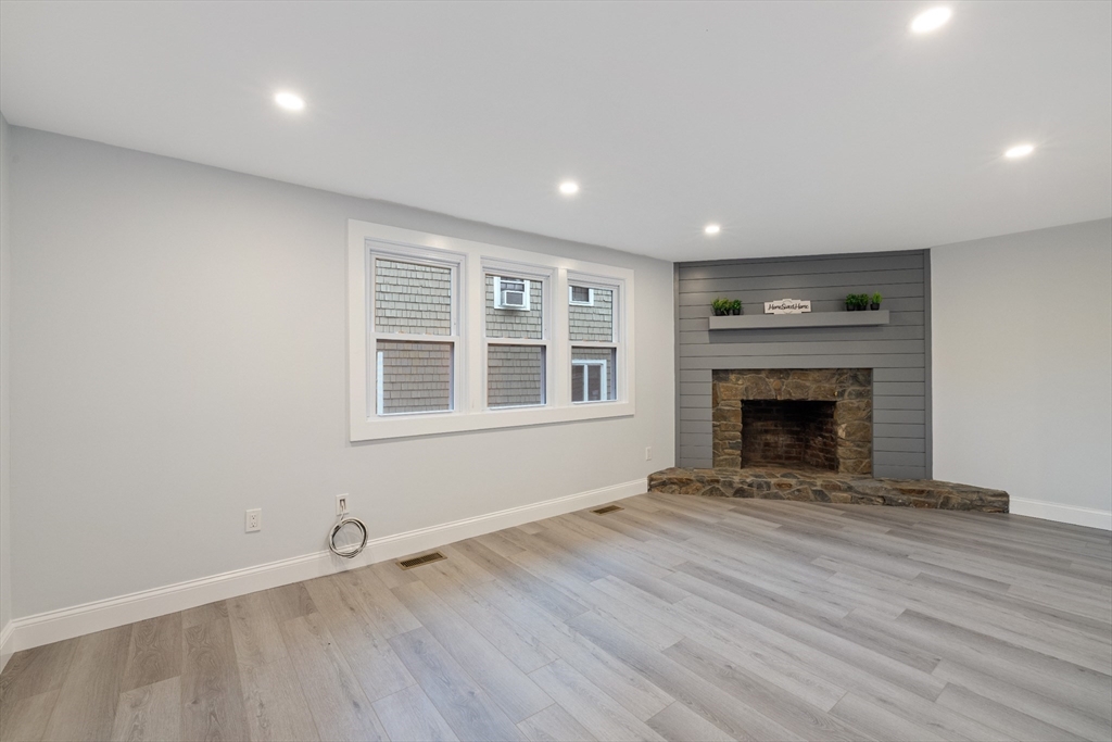 29 Village St # 1