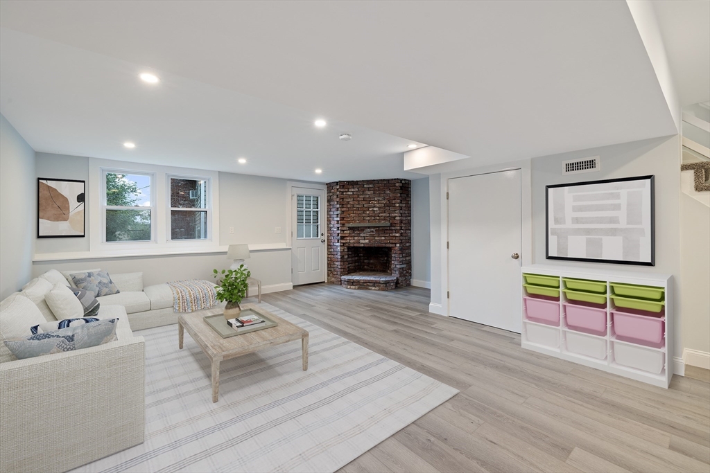 29 Village St # 1