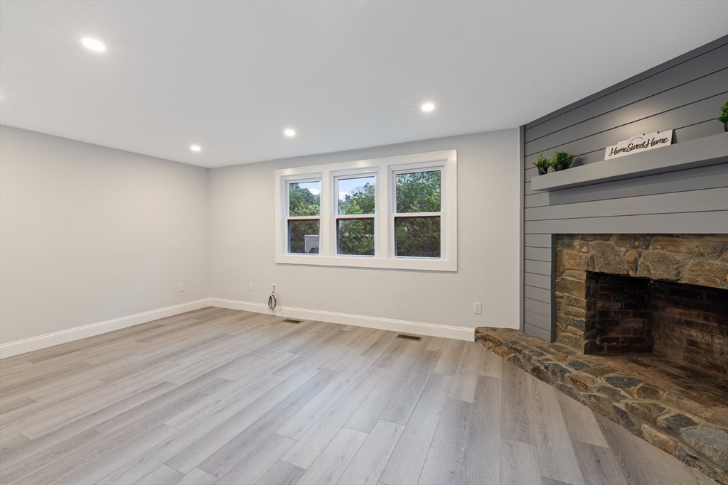 29 Village St # 1