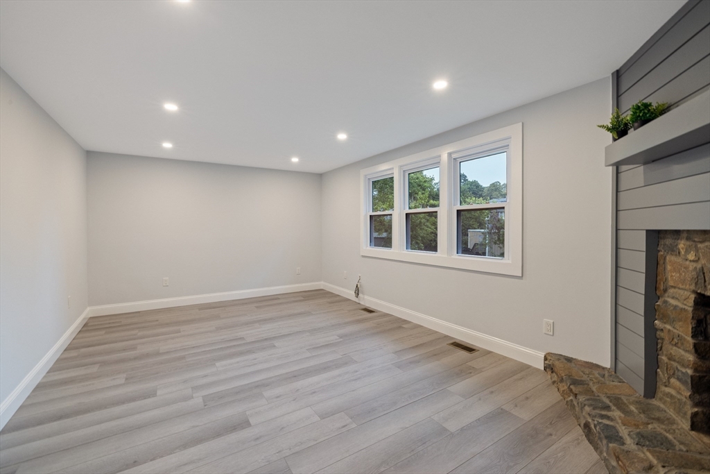 29 Village St # 1