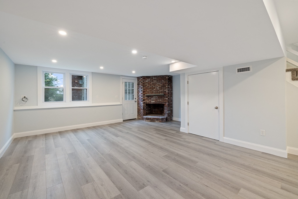 29 Village St # 1
