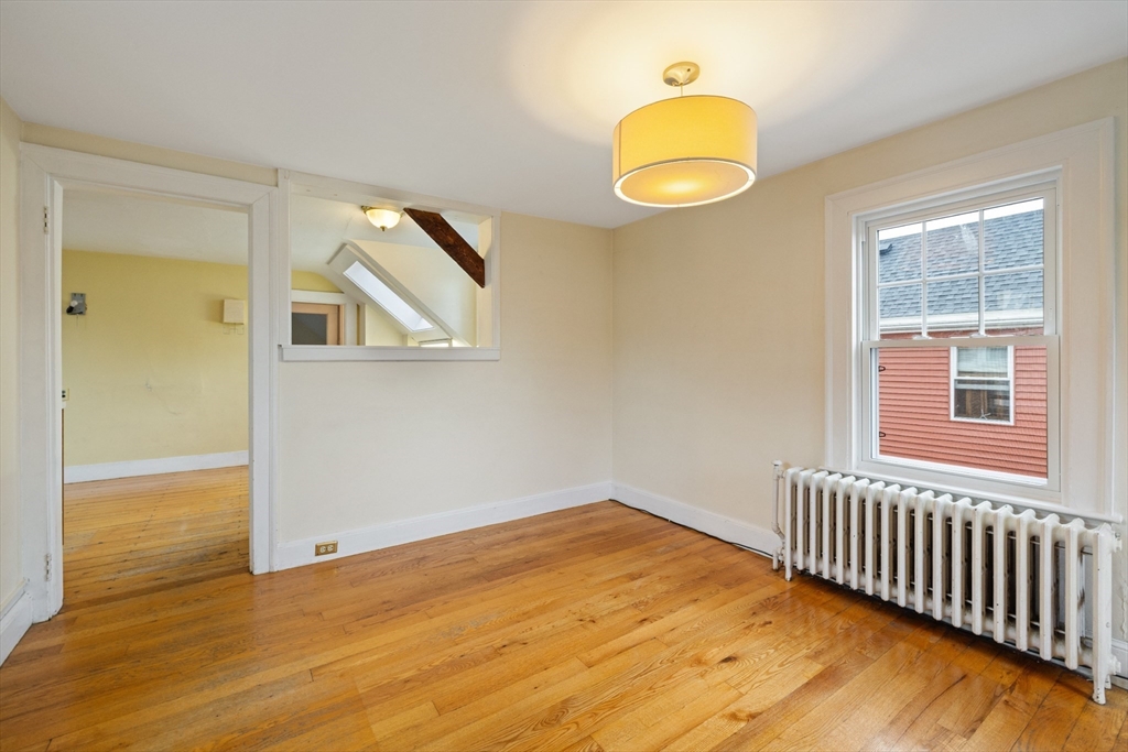 19 Hawkes St
