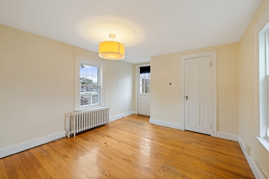 19 Hawkes St
