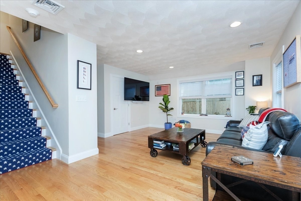 105 Green Street # 4