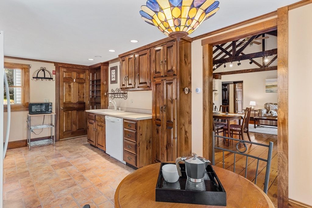 6 Redstone Ln