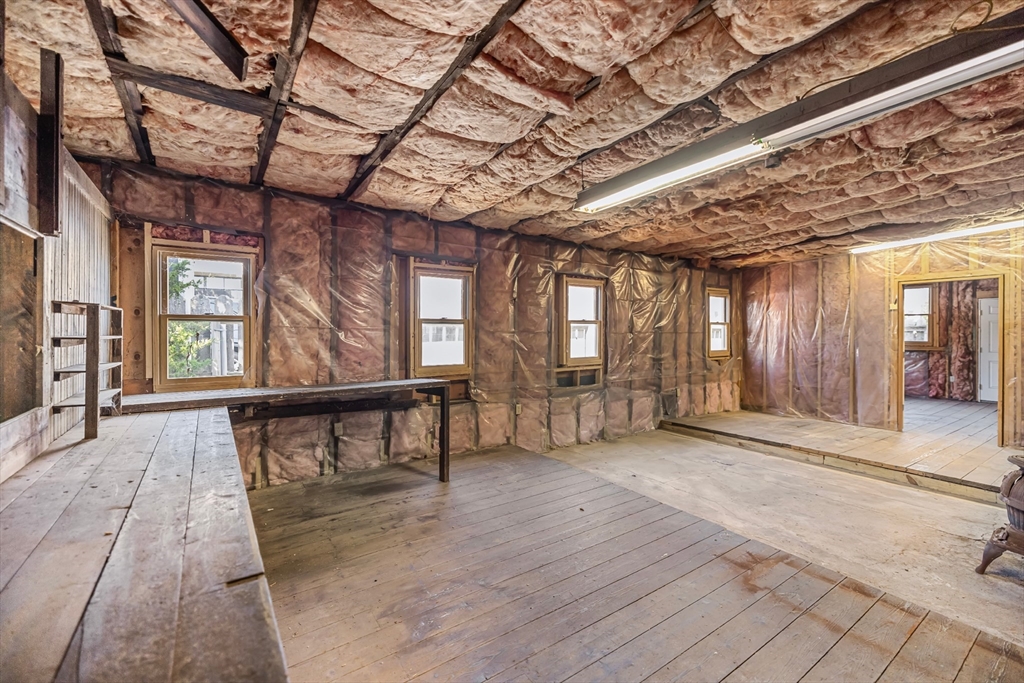 6 Redstone Ln