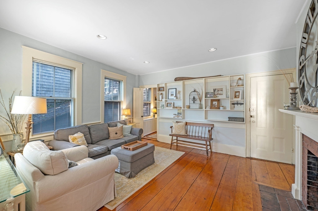 29 Front St # 2, Marblehead Unit: 2