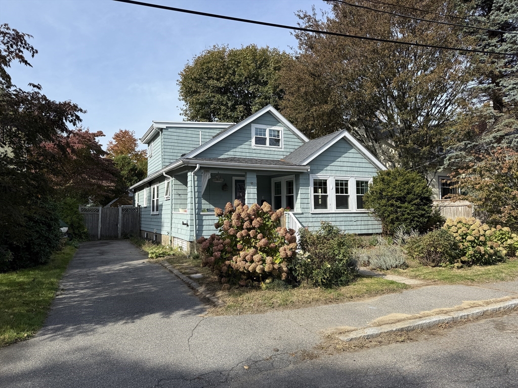 3 Oak St, Marblehead