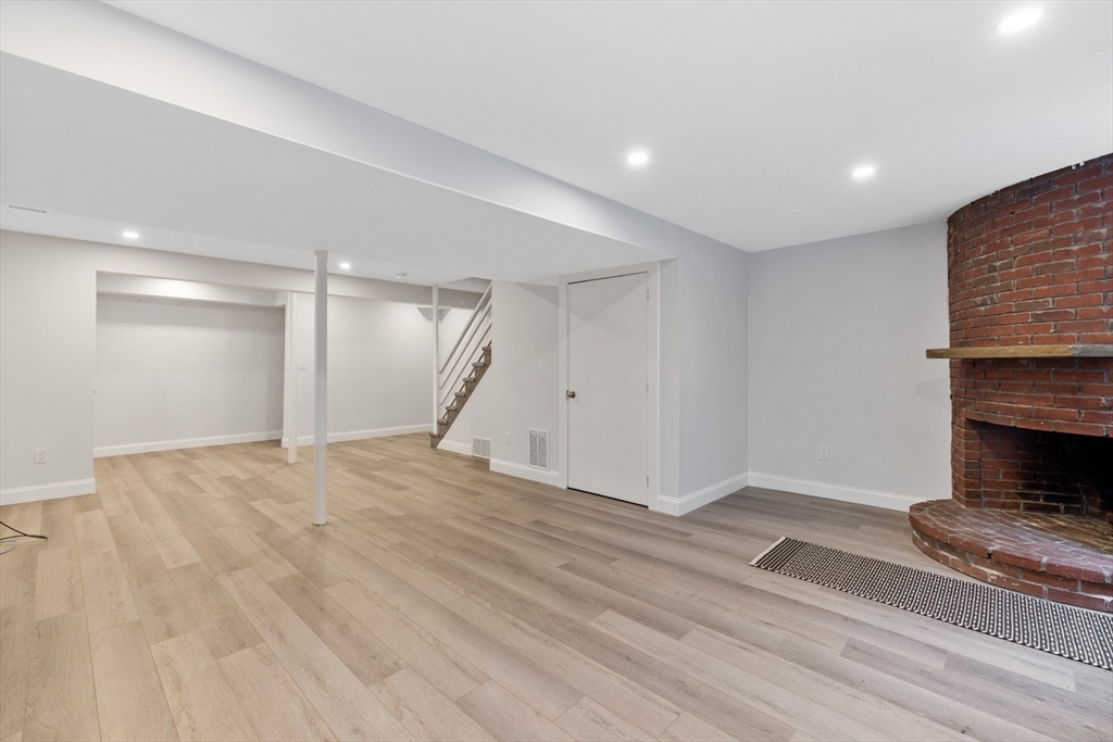 27 Village St # 1