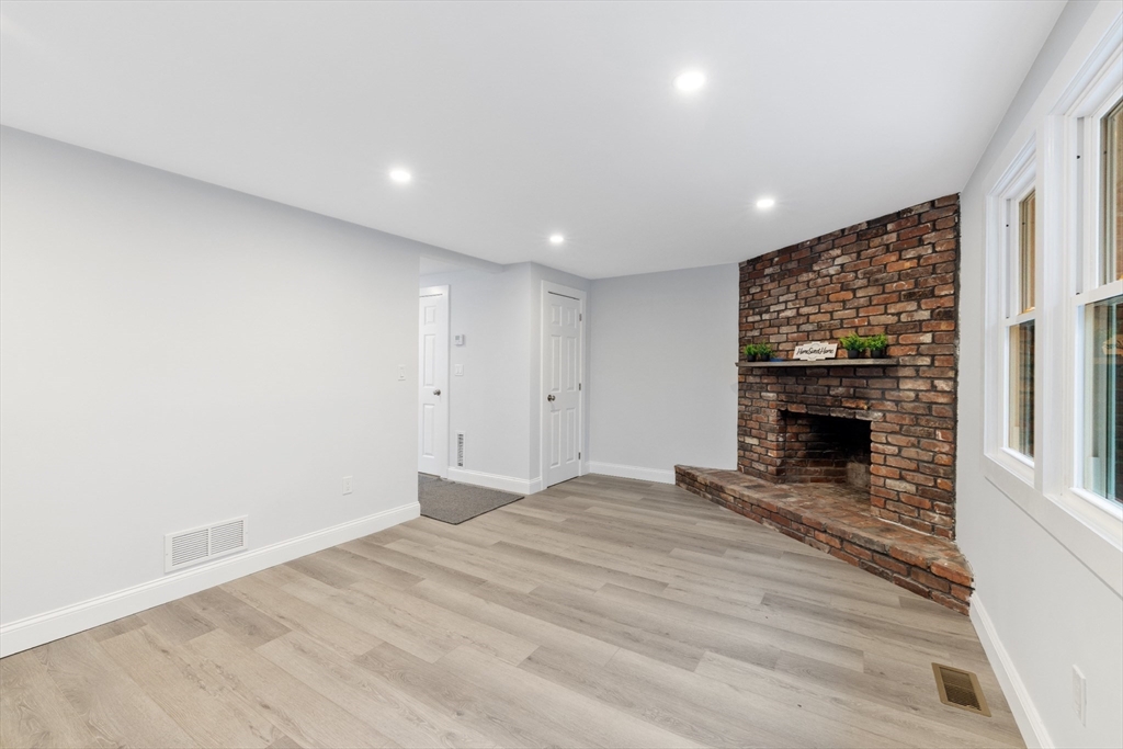 27 Village St # 1