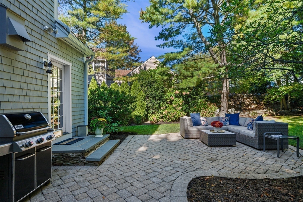 15 Westport Ln