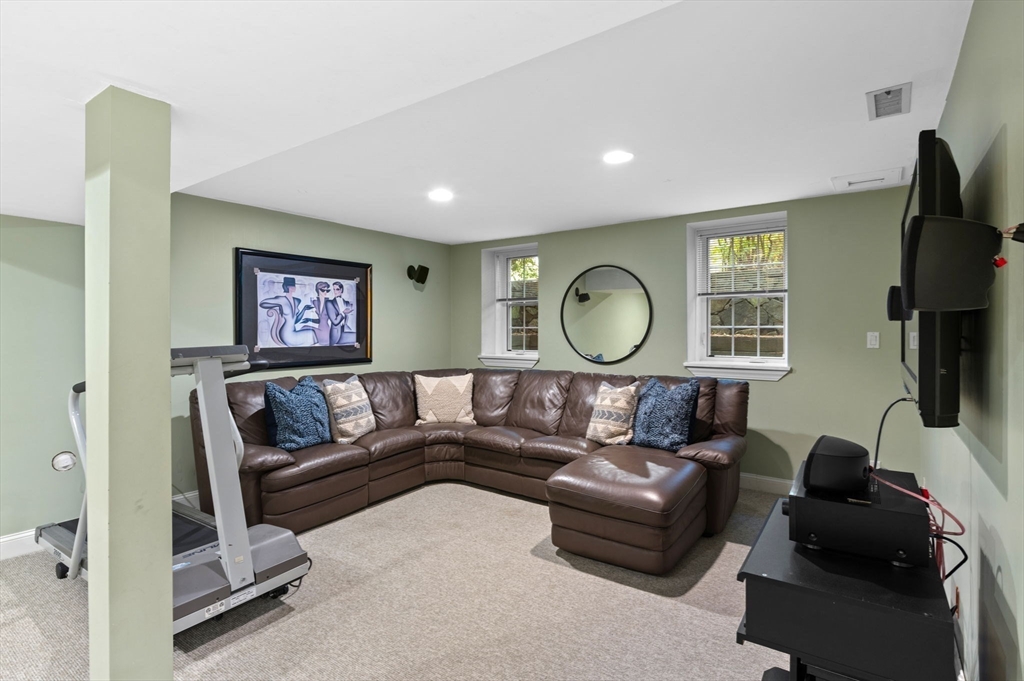 15 Westport Ln