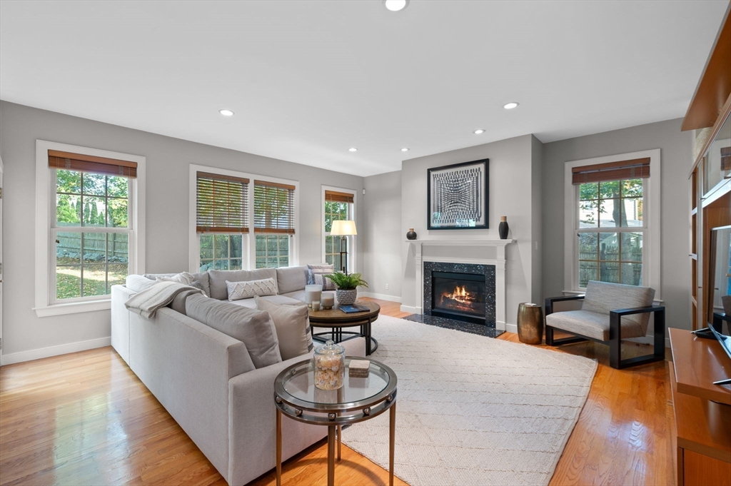15 Westport Ln