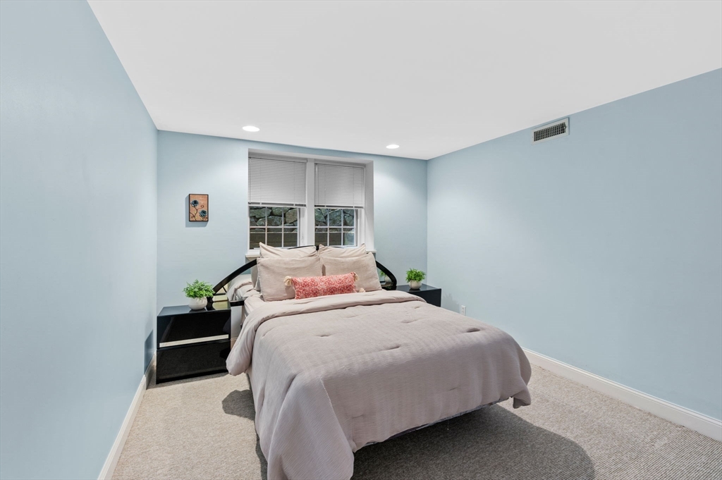 15 Westport Ln