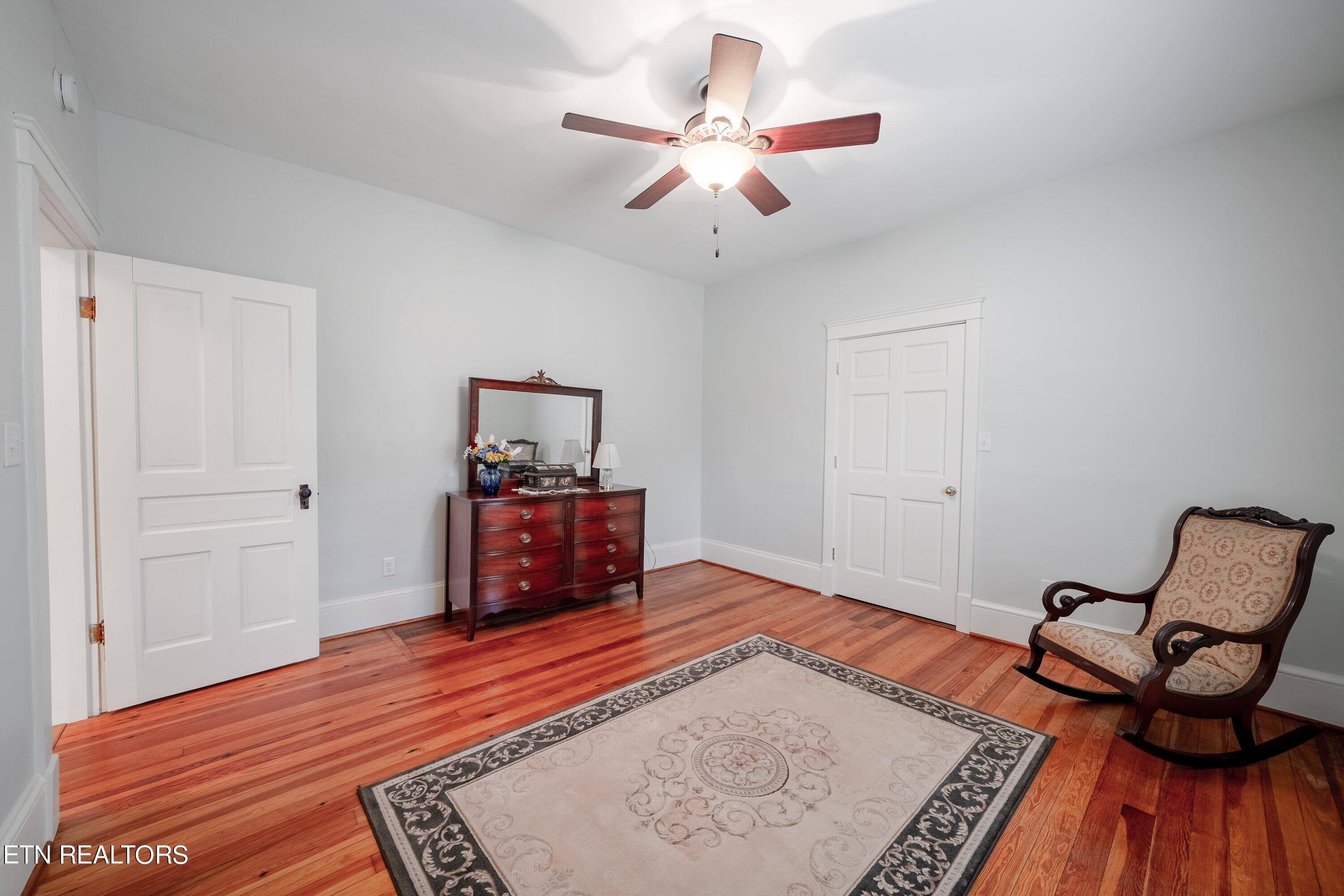 902 Chickamauga Ave