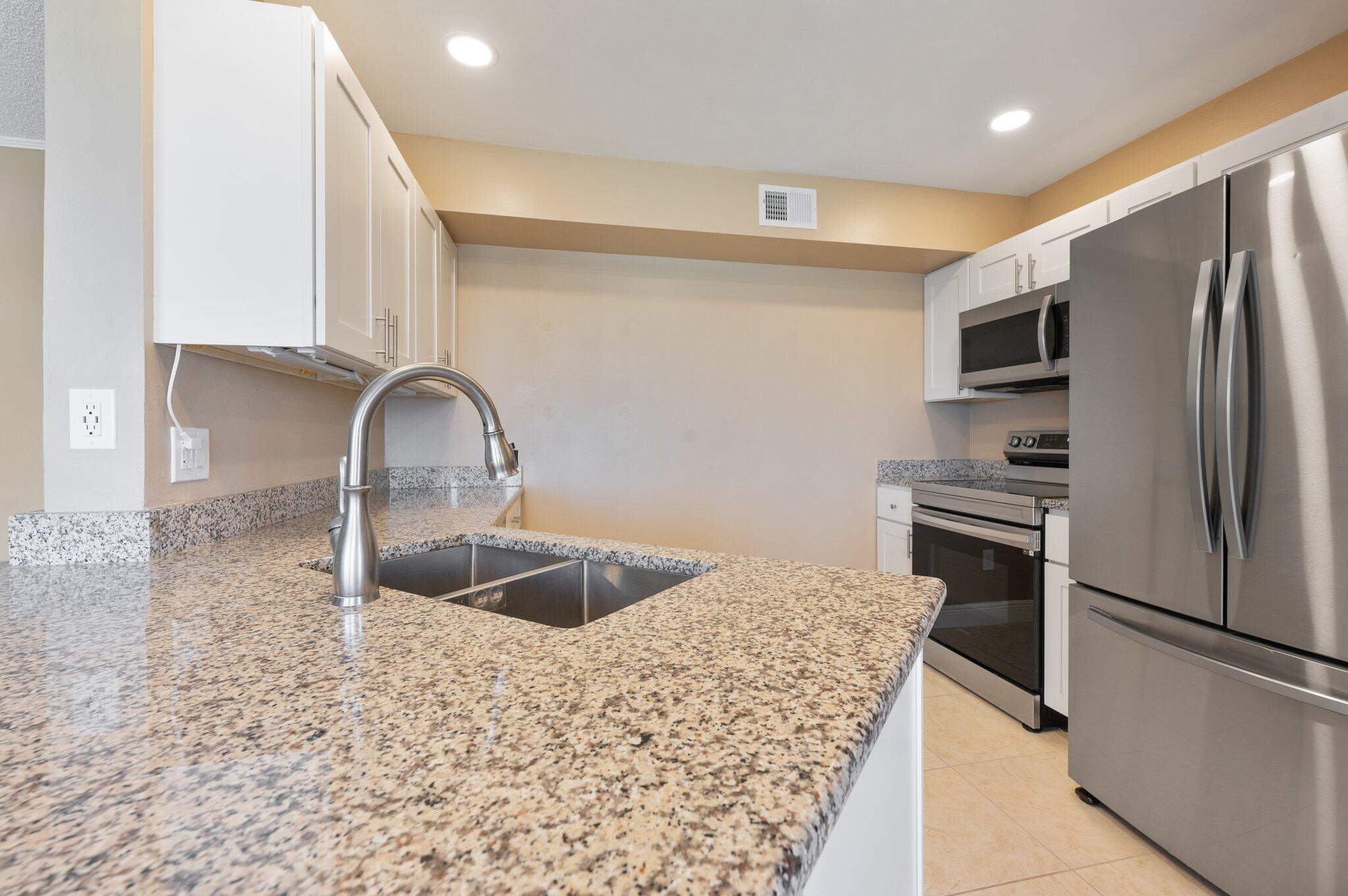 7160 N Highway 1, 101