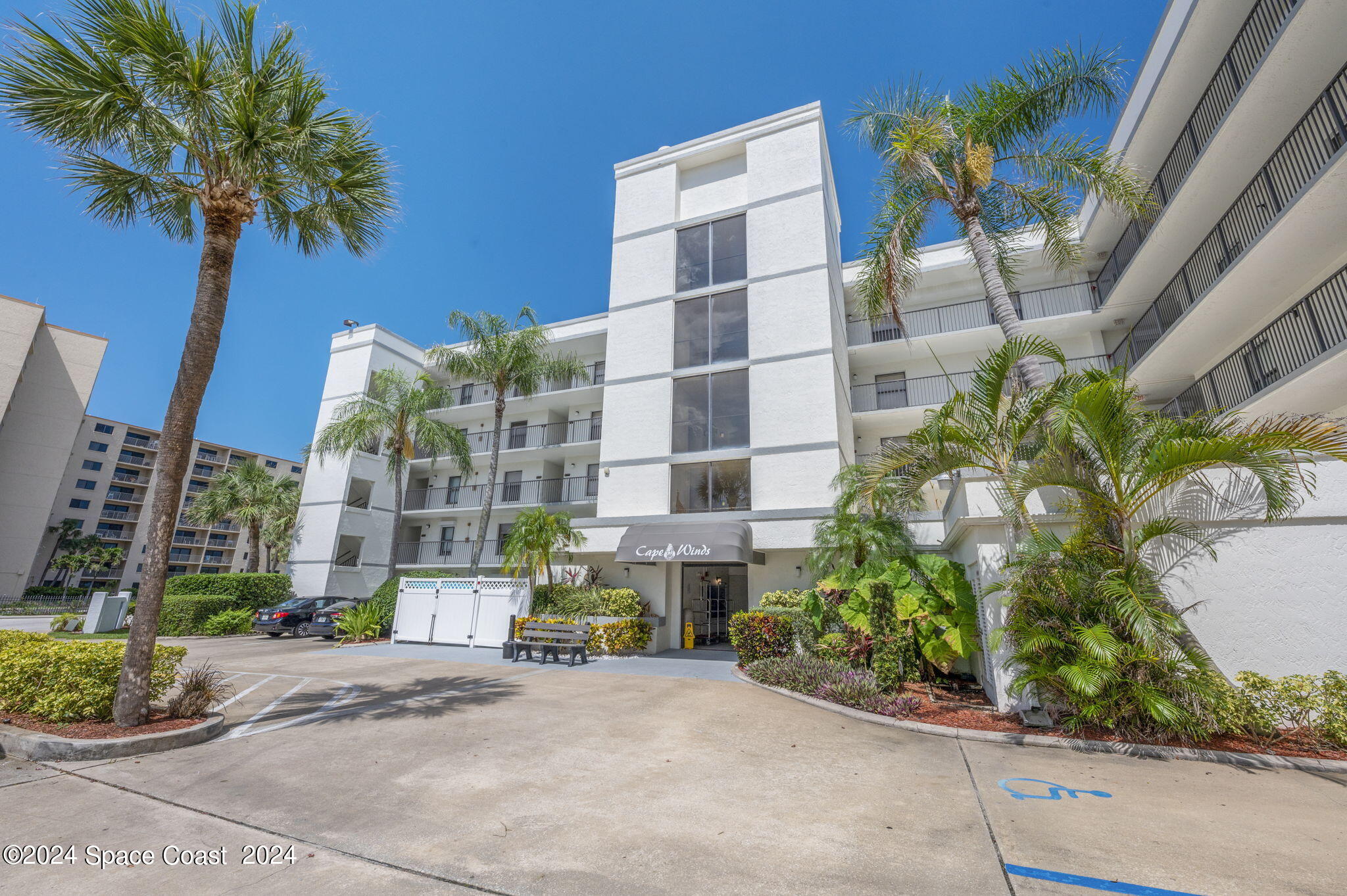 7400 Ridgewood Avenue, 413