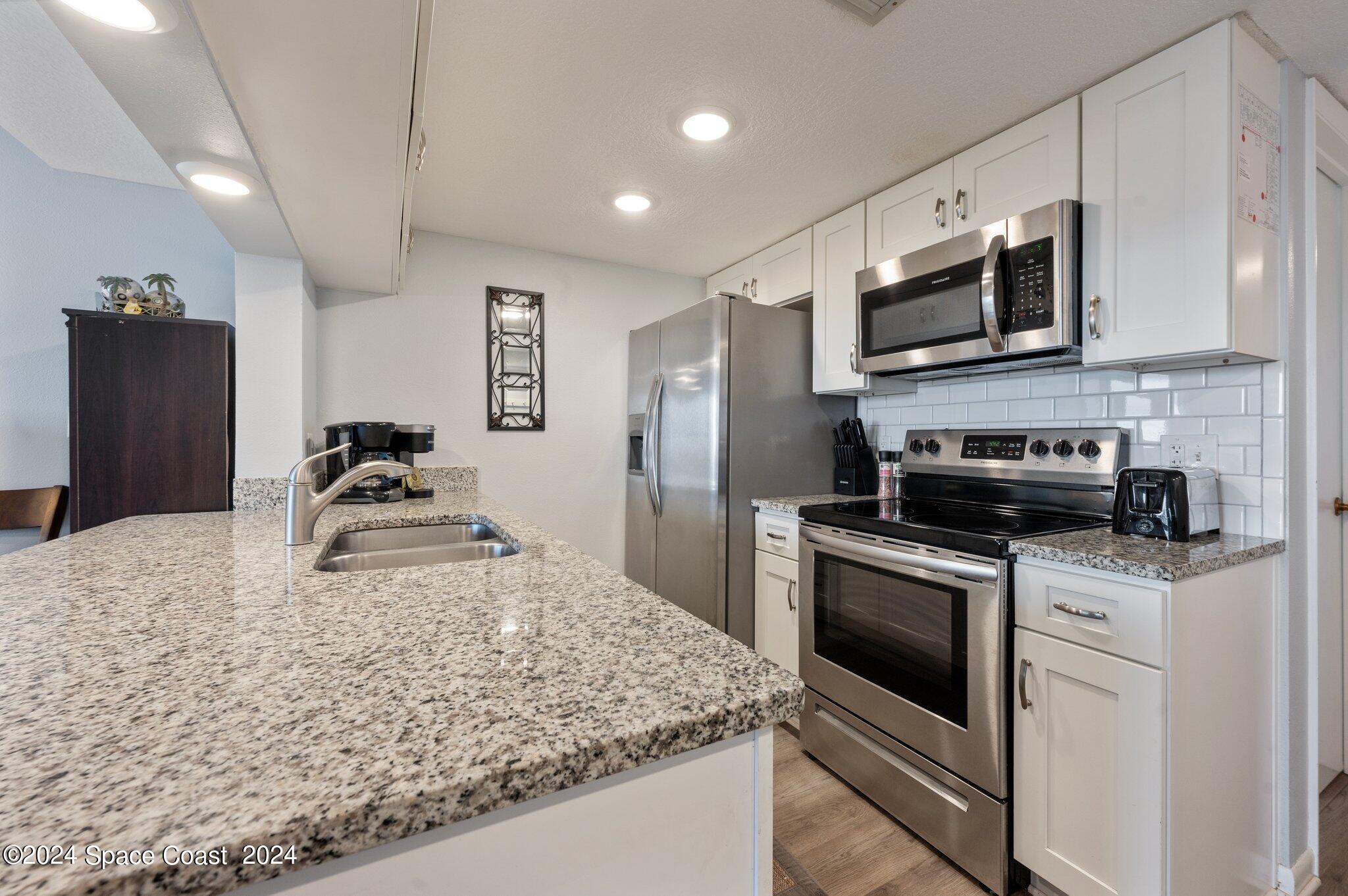 7400 Ridgewood Avenue, 413