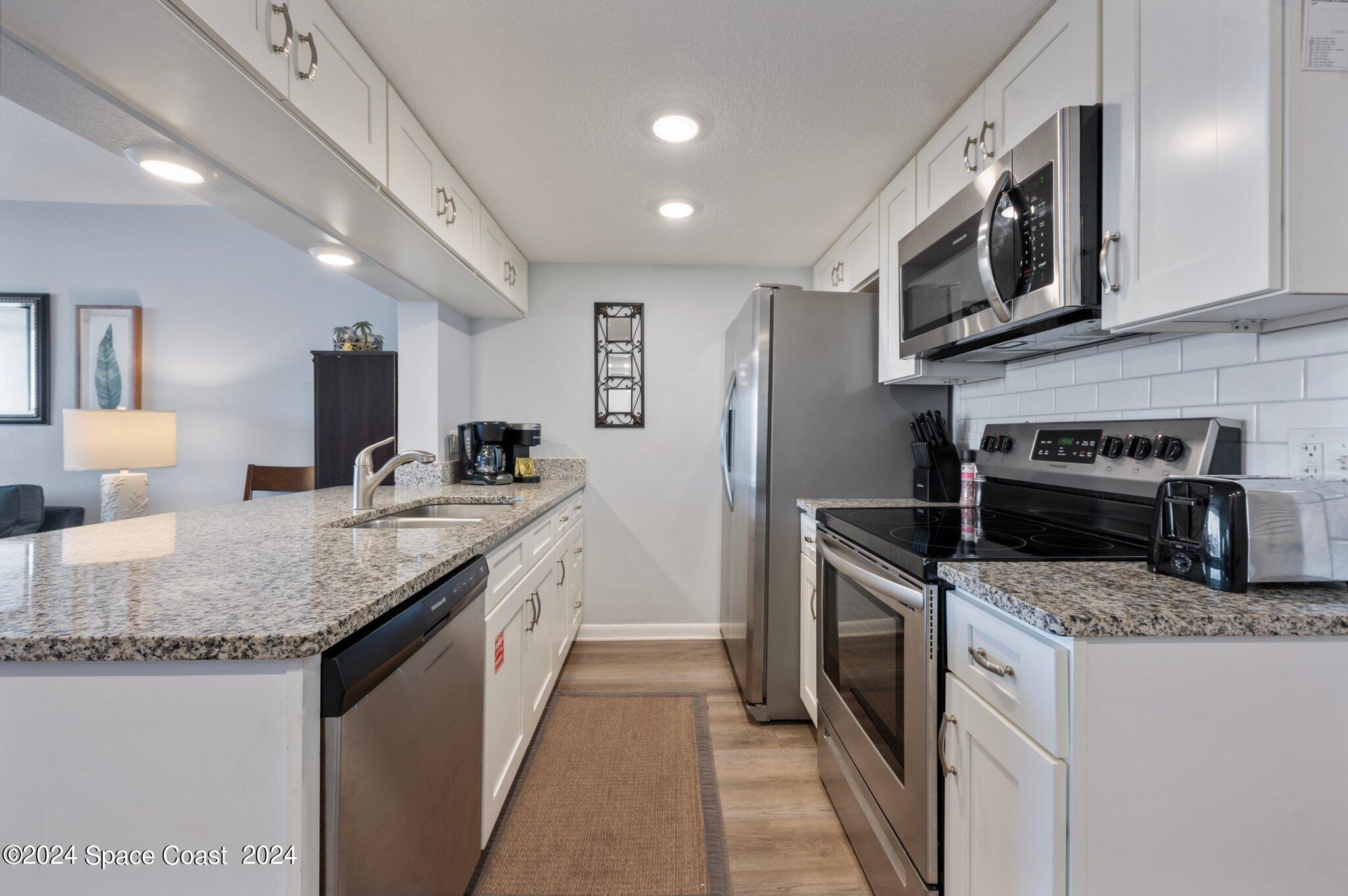 7400 Ridgewood Avenue, 413