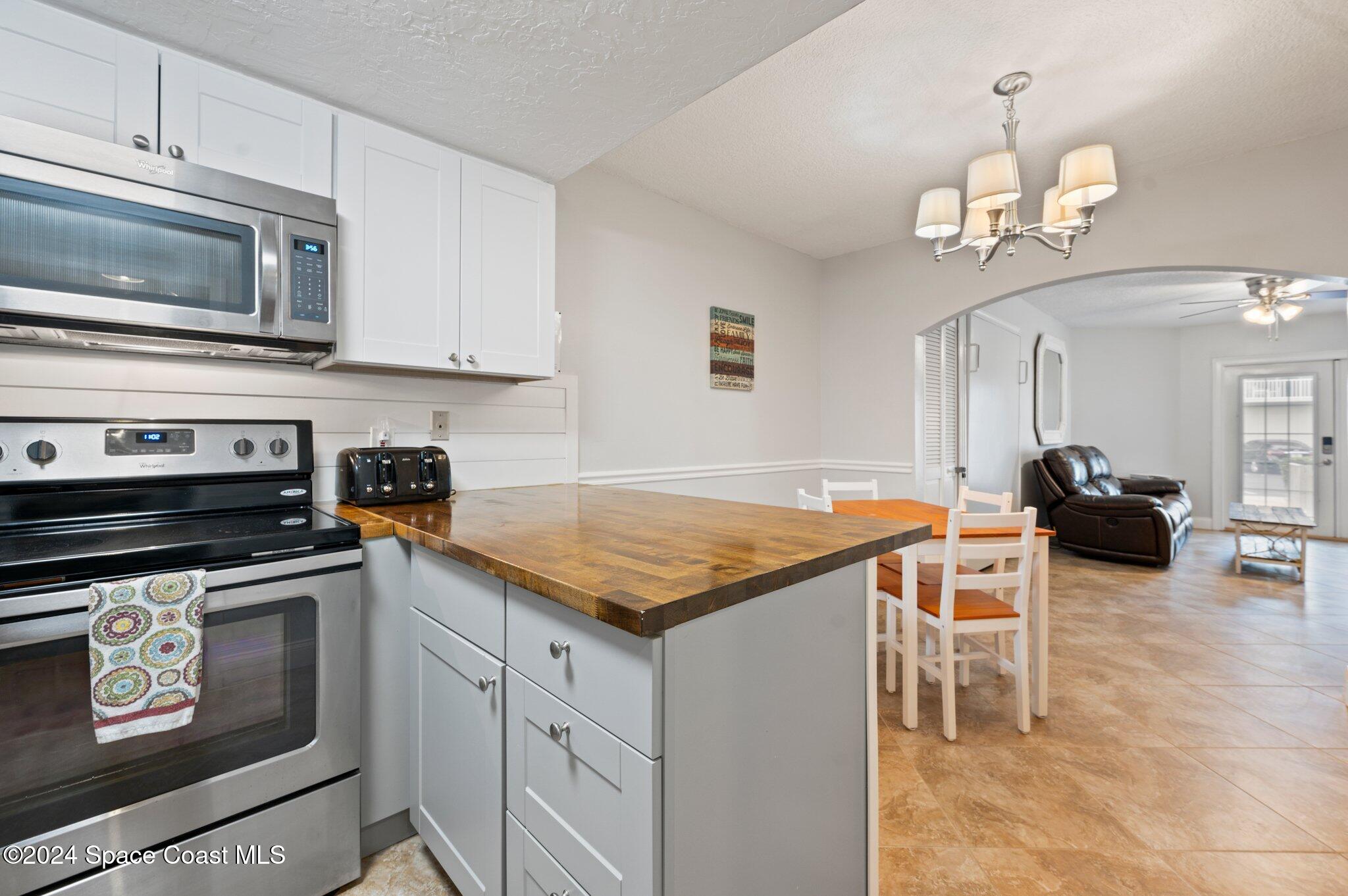 8600 Ridgewood Avenue, 1113