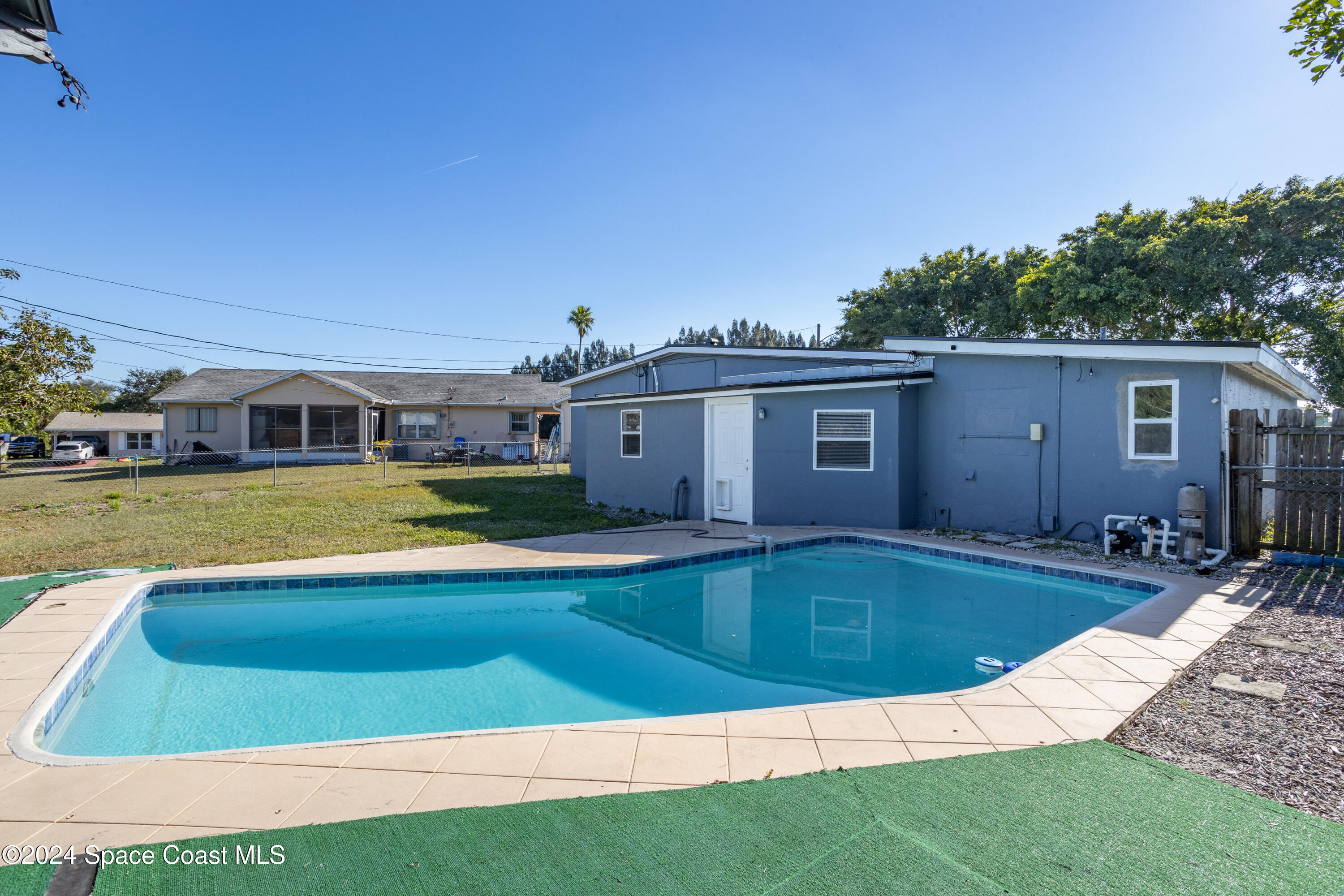 1064 Cabot Drive NE