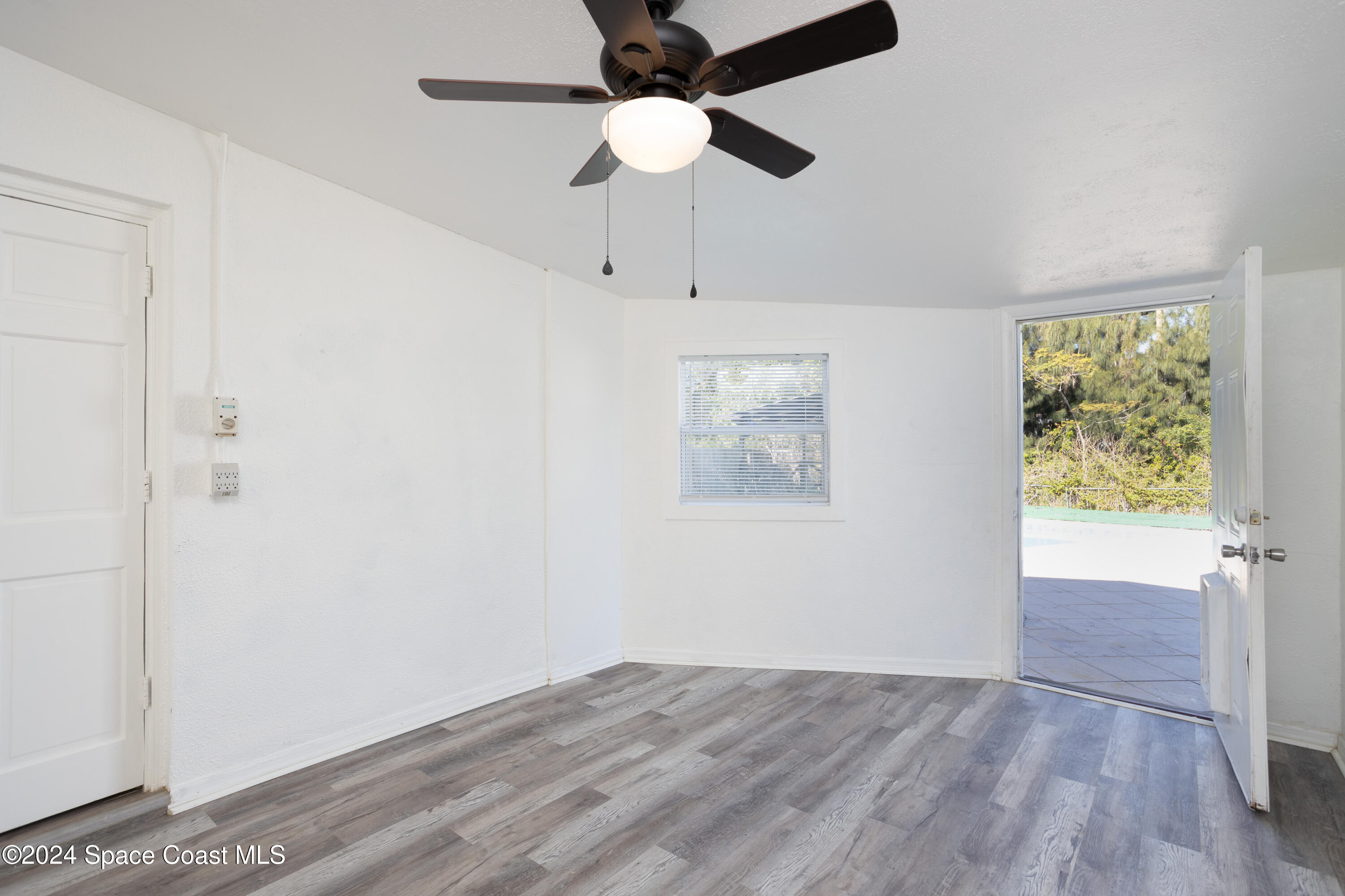 1064 Cabot Drive NE