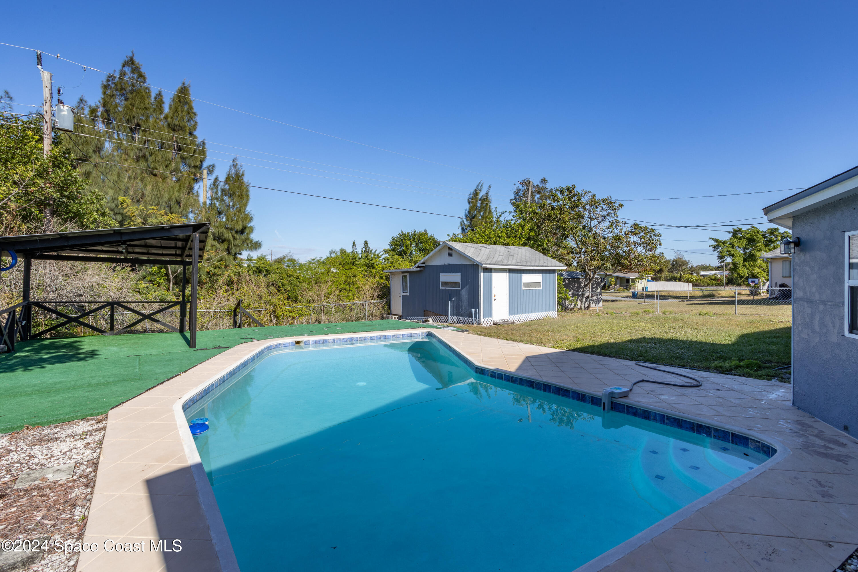 1064 Cabot Drive NE