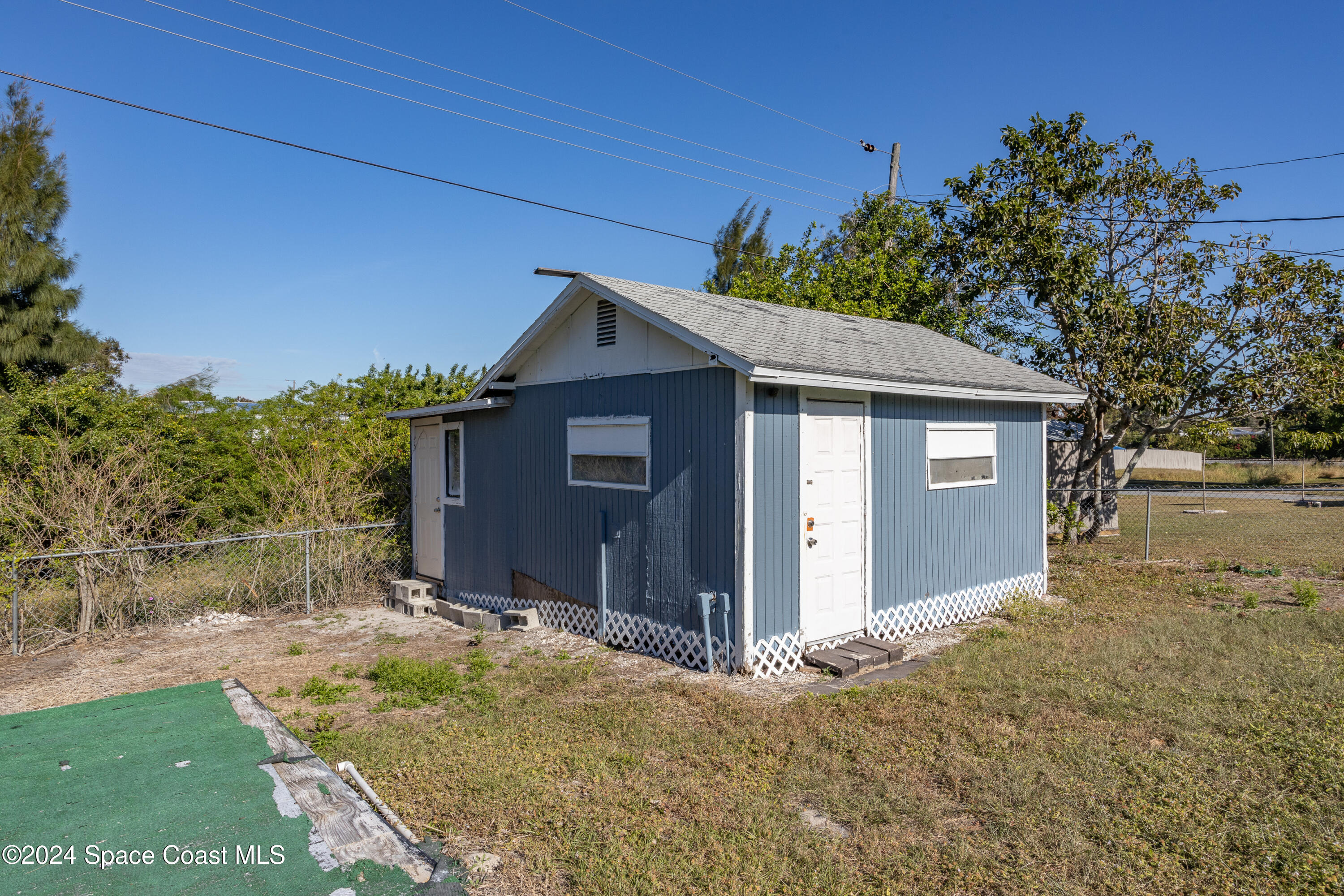 1064 Cabot Drive NE