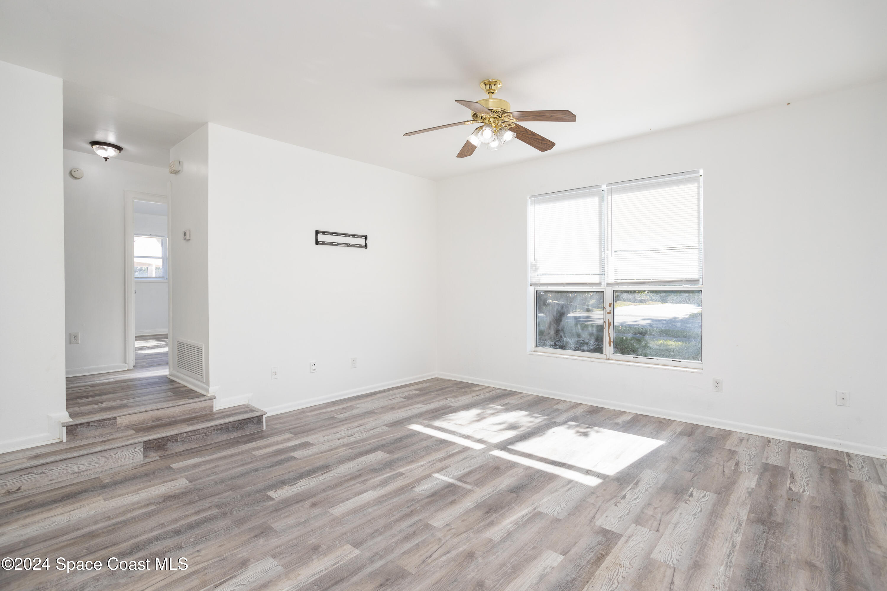 1064 Cabot Drive NE