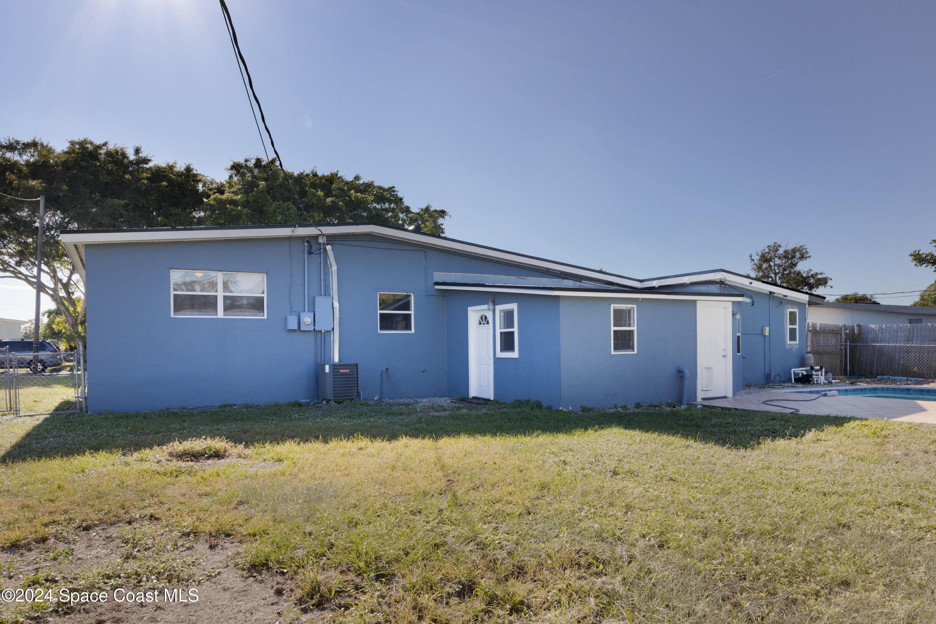 1064 Cabot Drive NE