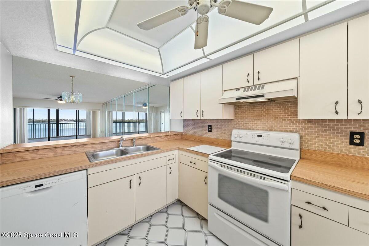 250 S Sykes Creek Parkway 706