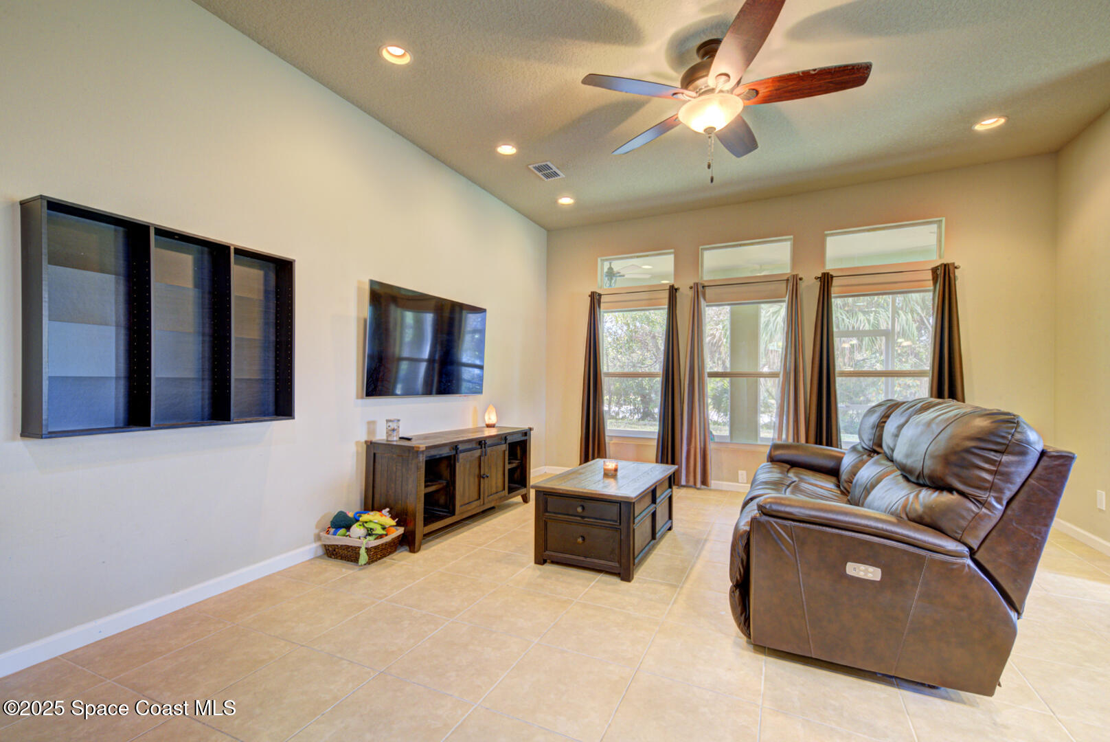 2902 J Cobber Court