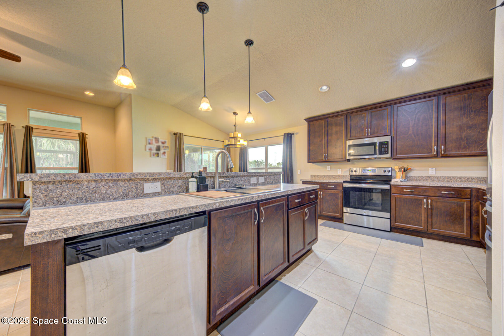 2902 J Cobber Court