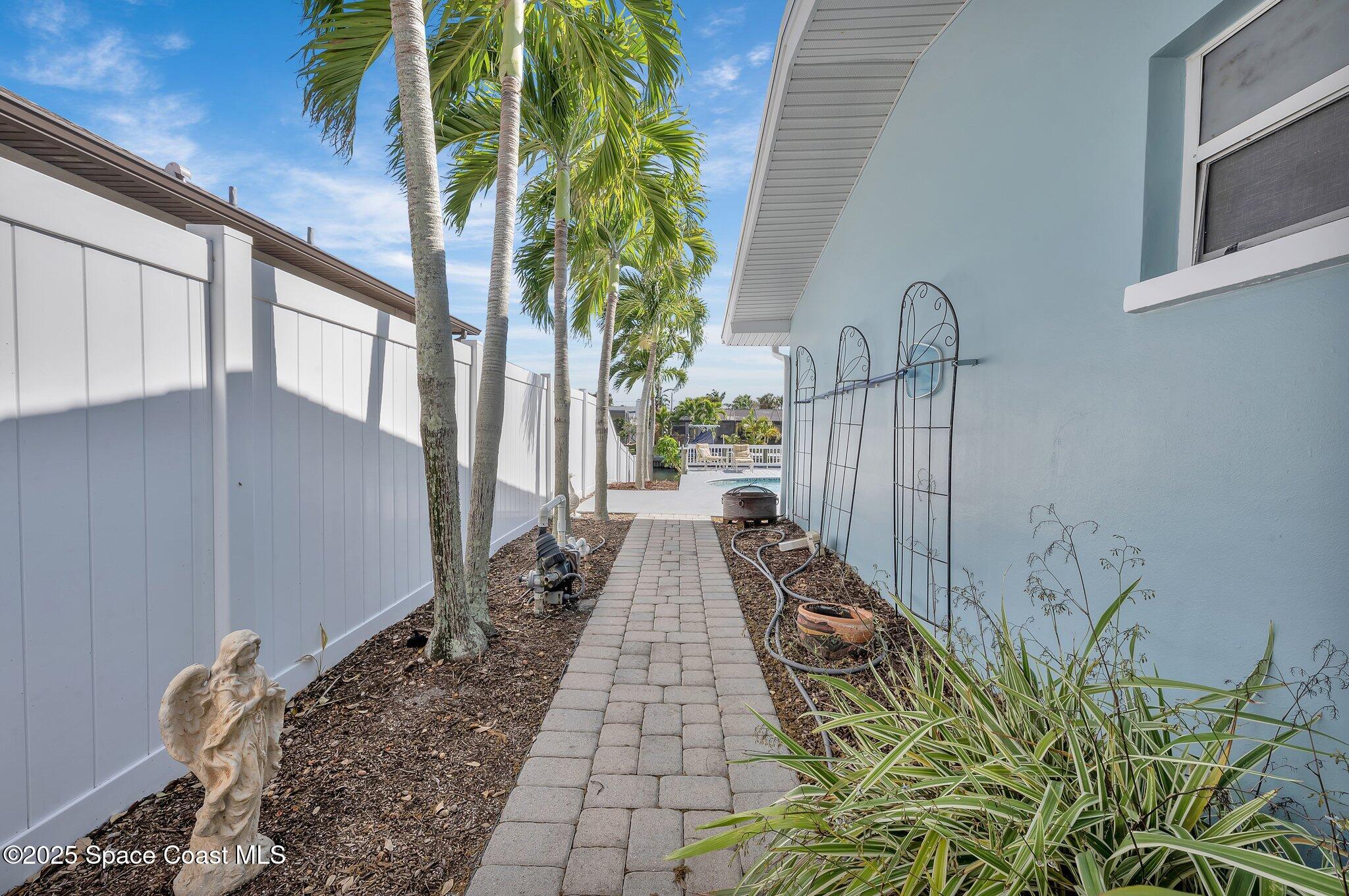 1695 Rochelle Parkway