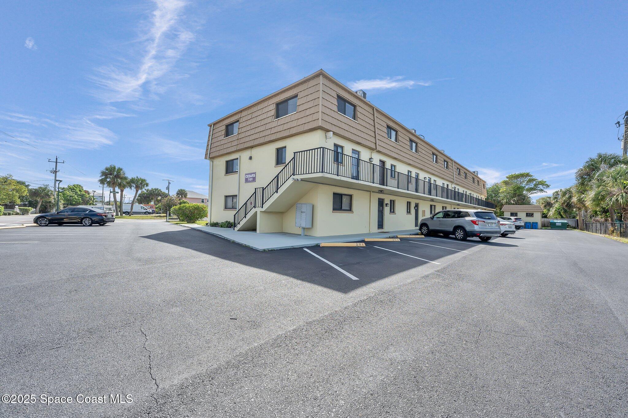 7101 Ridgewood Avenue 104