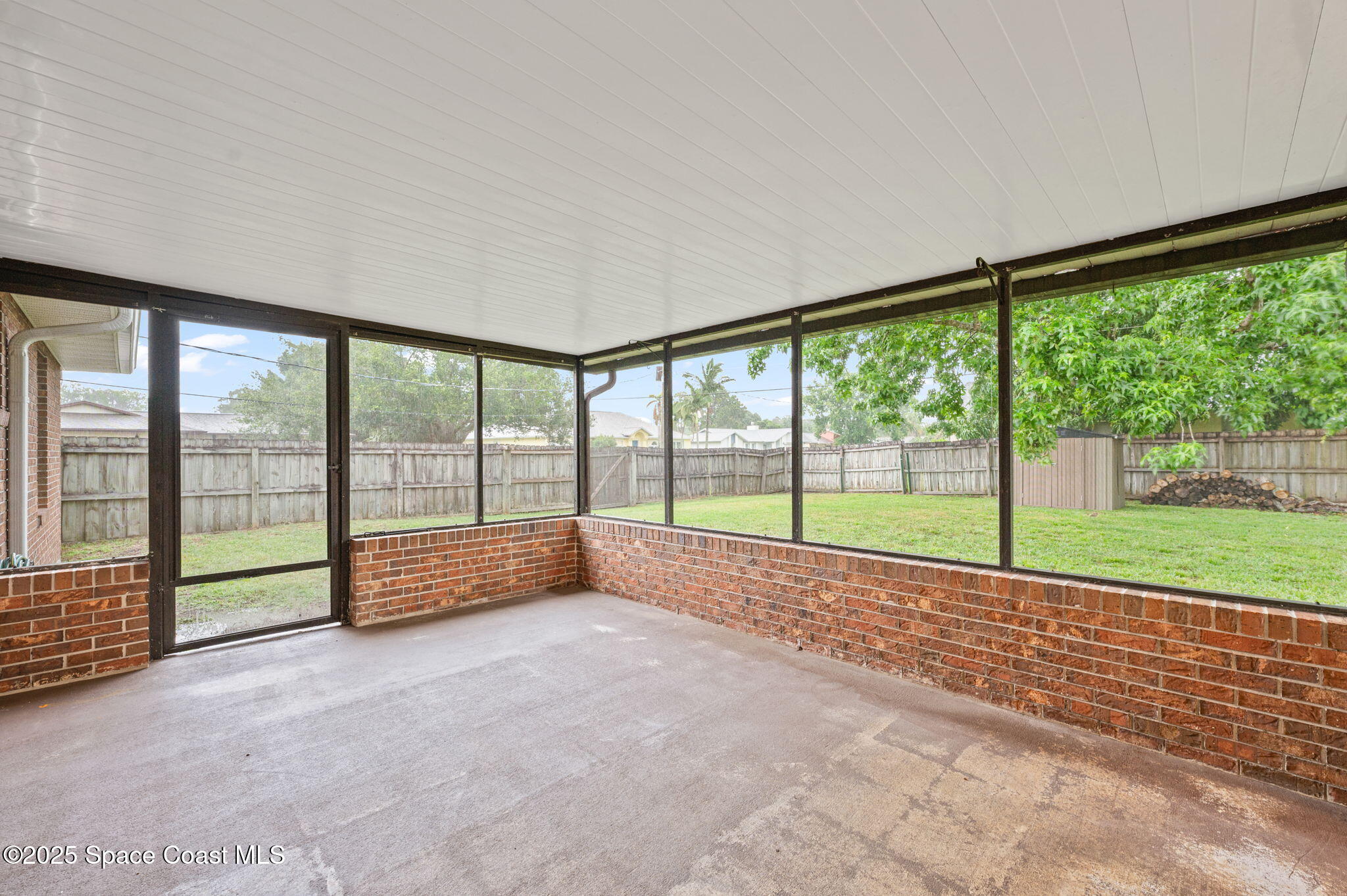 899 Emden Avenue NW