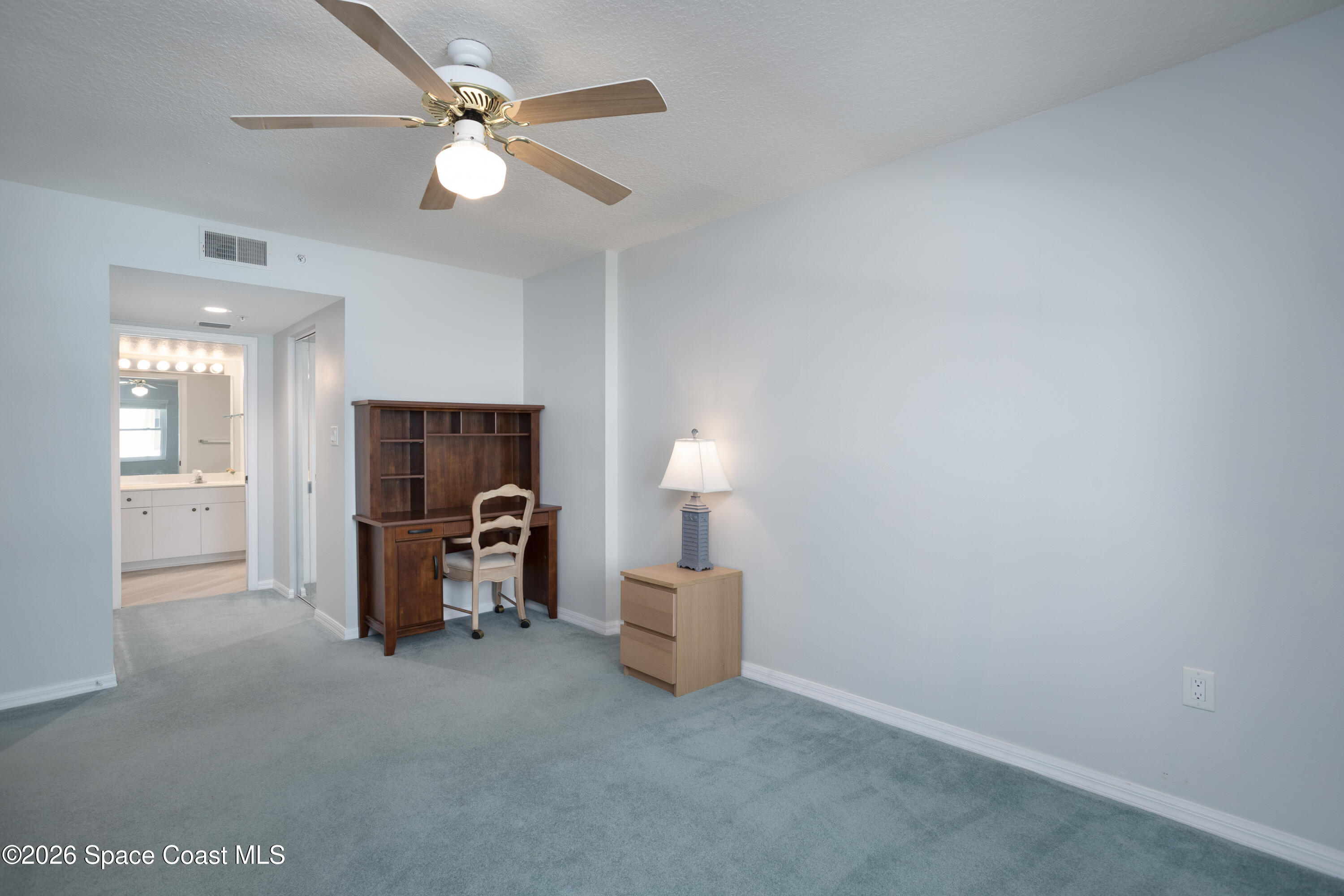 606 Shorewood Drive C206