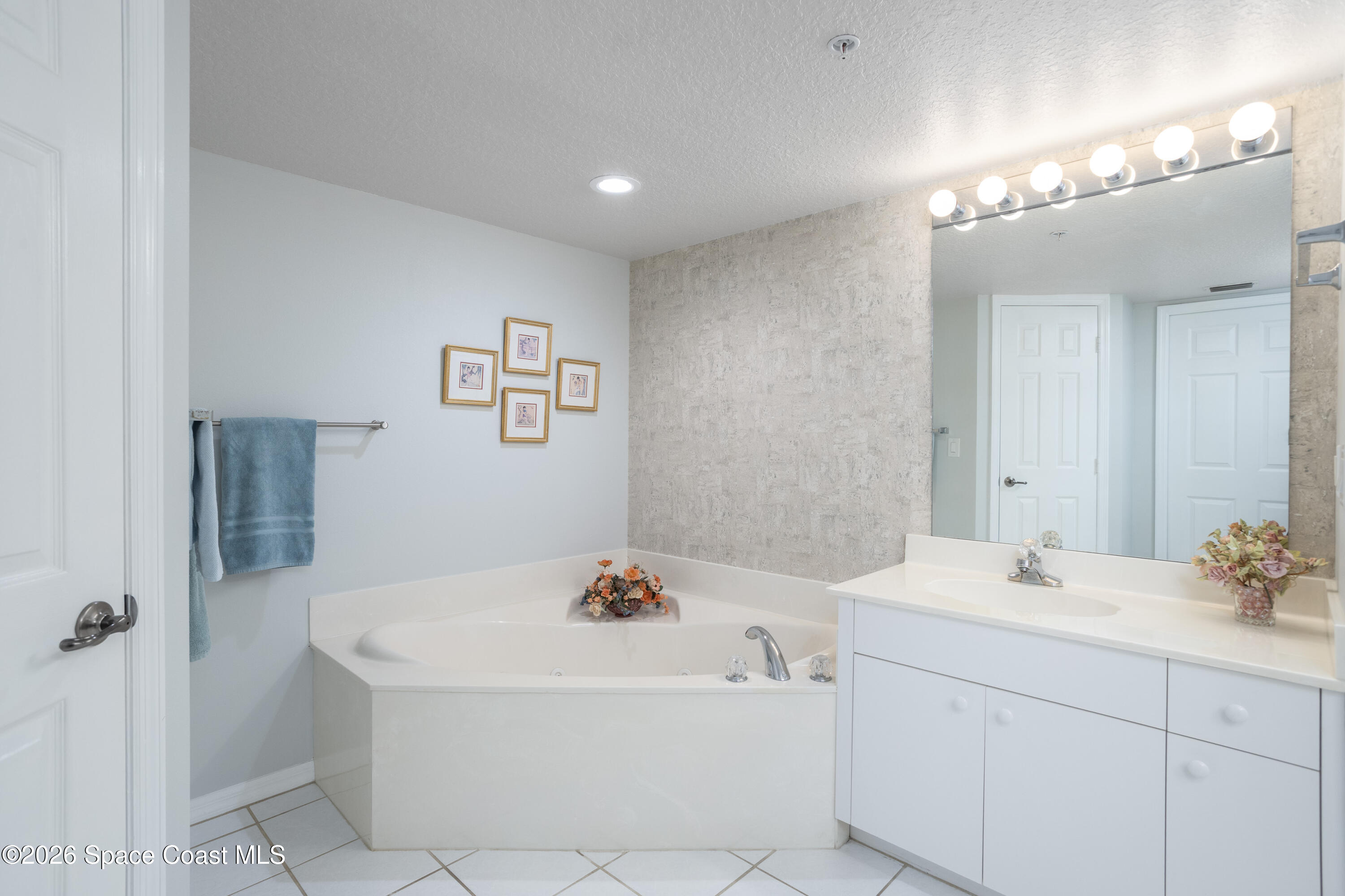 606 Shorewood Drive C206