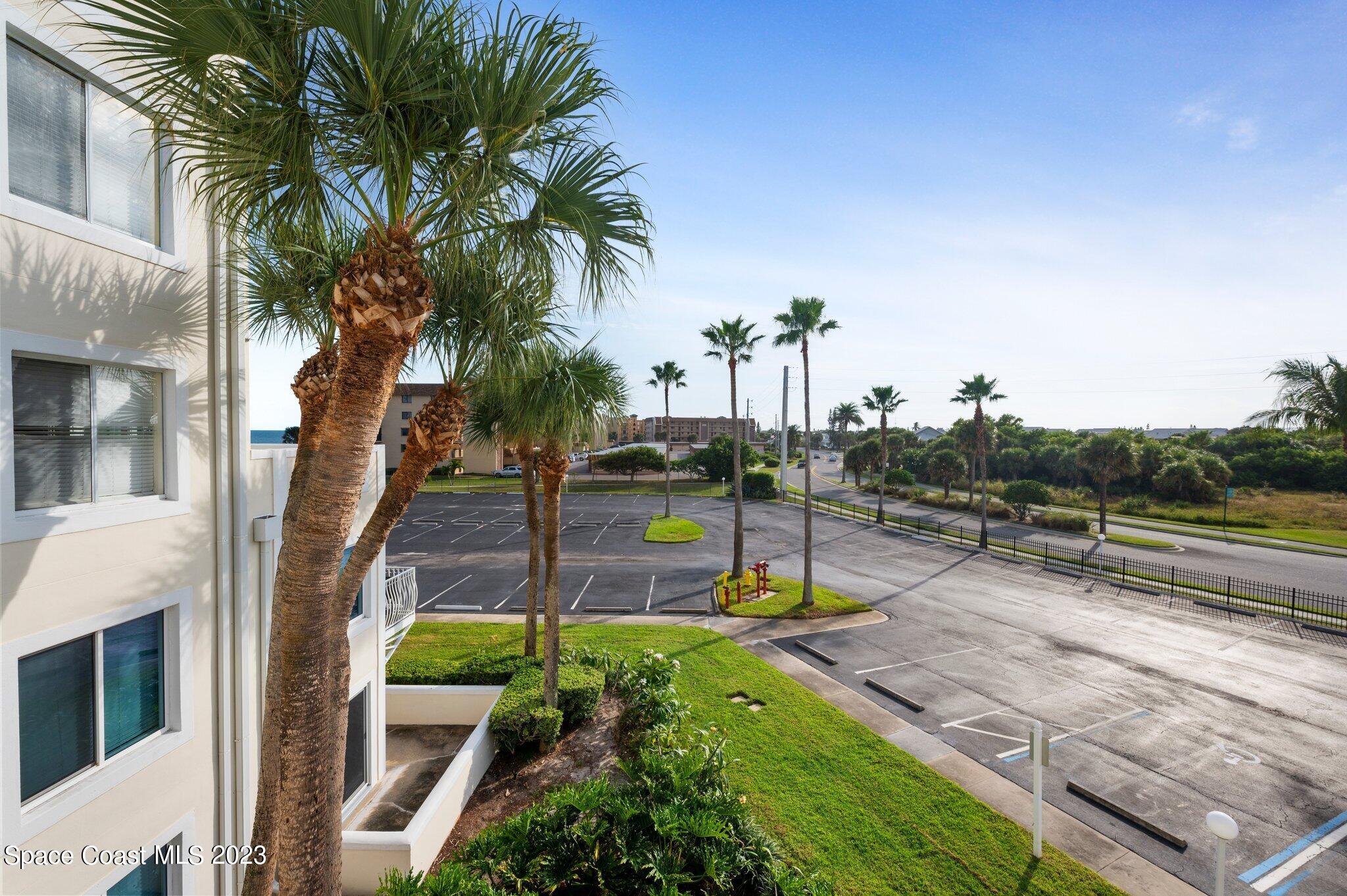 8600 Ridgewood Avenue, 3310