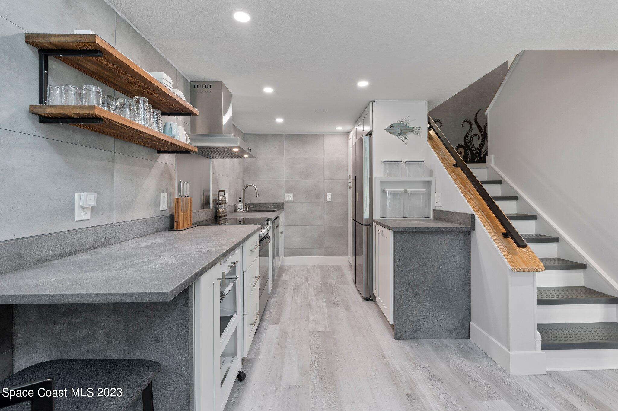8600 Ridgewood Avenue, 3310