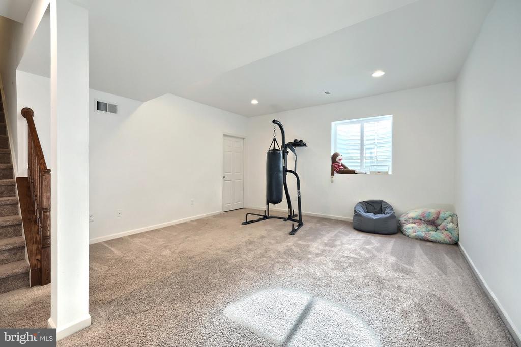 4010 CHAPMAN COURT